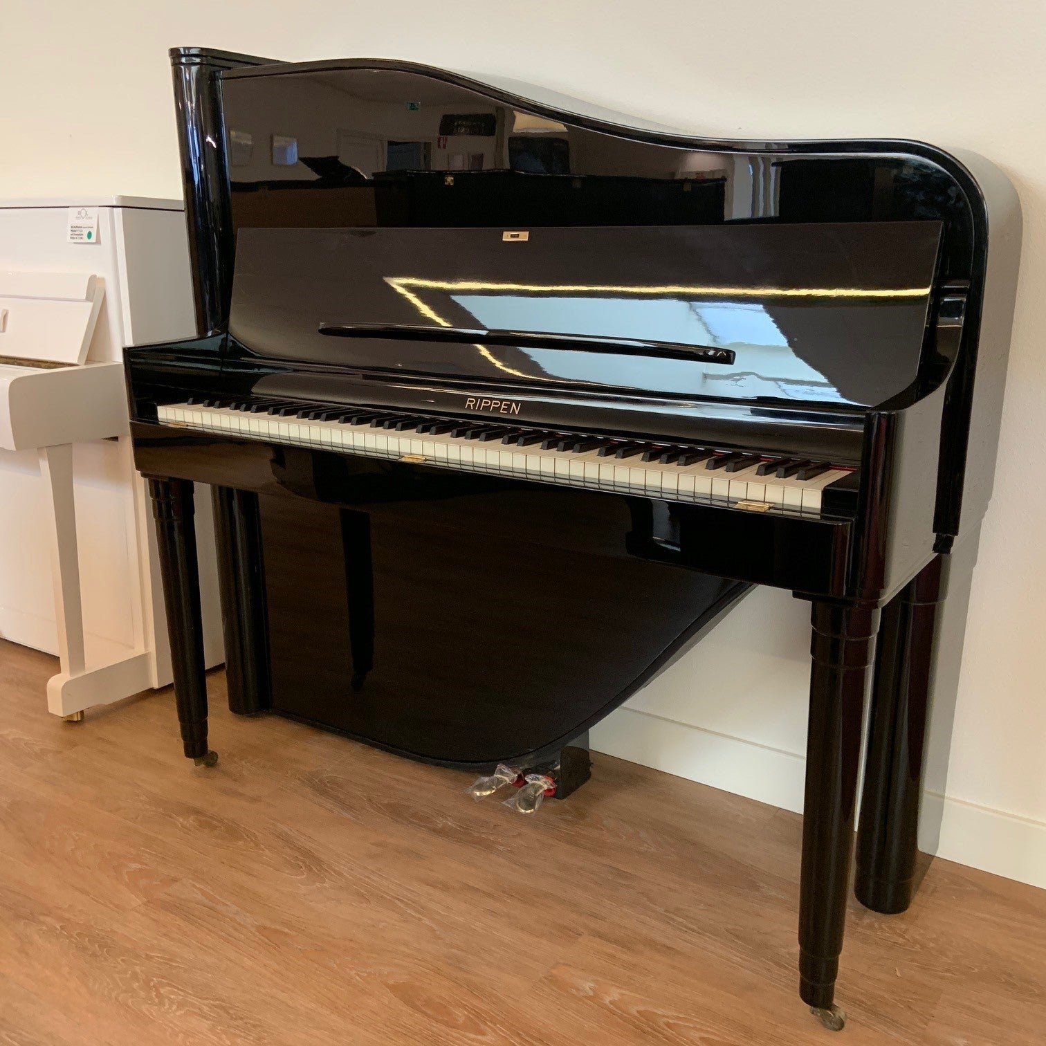 Rippen Maestro Special piano - Staande vleugel