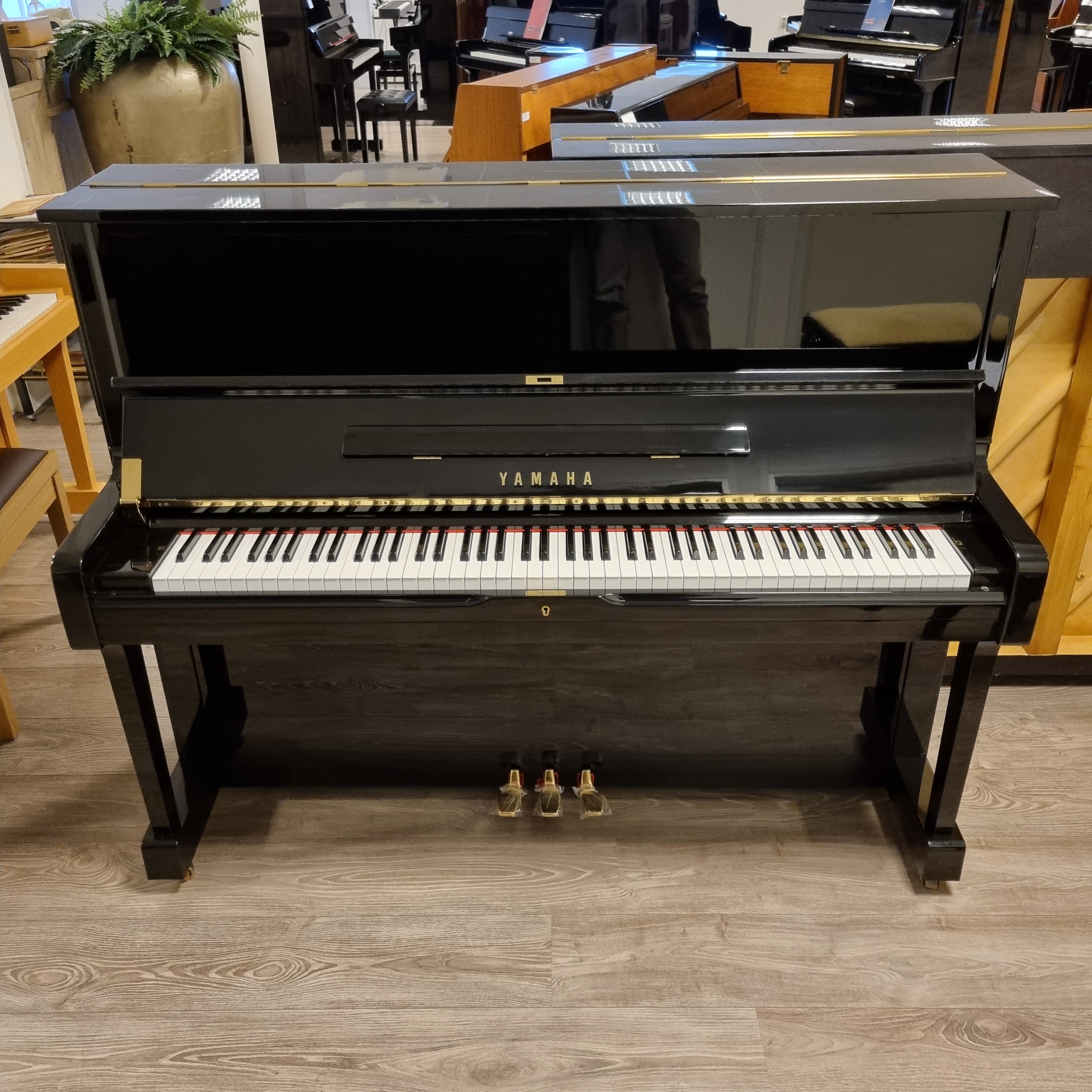 Yamaha U1H piano (1973)