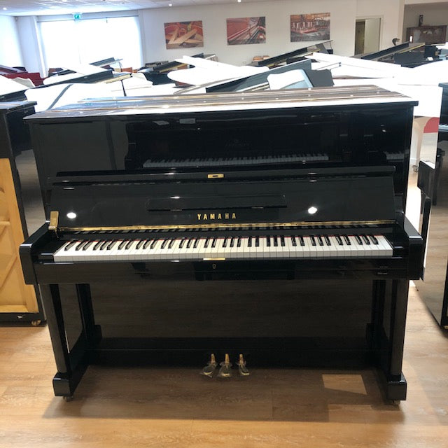 Yamaha U1D piano (1964)