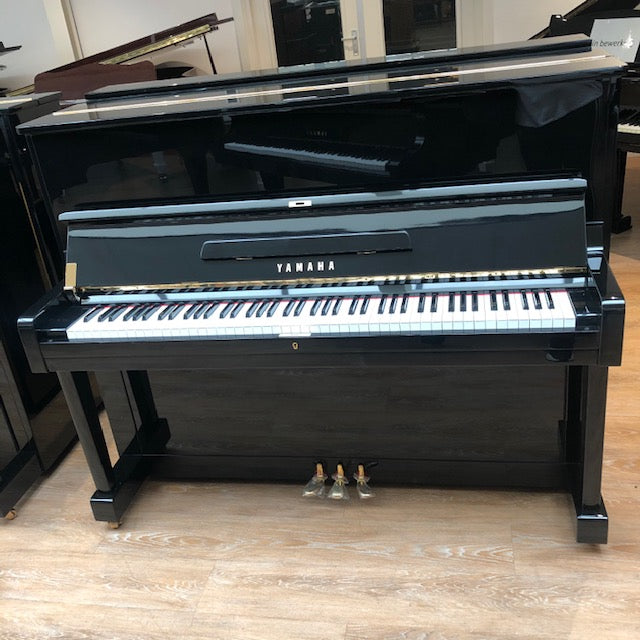 Yamaha U1D piano (1964)