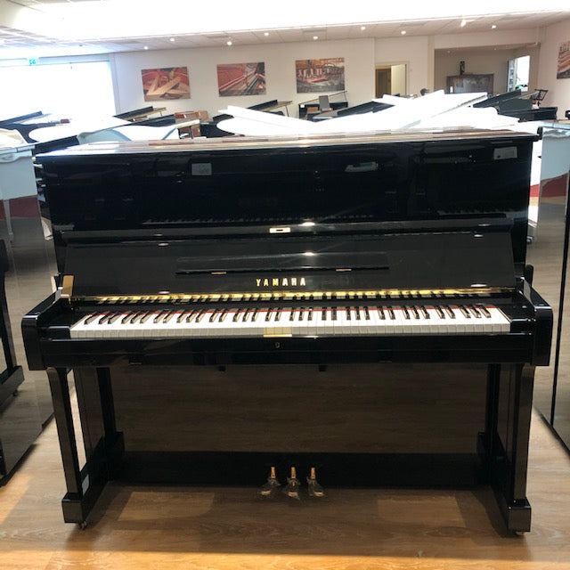 Yamaha U1D piano (1967)